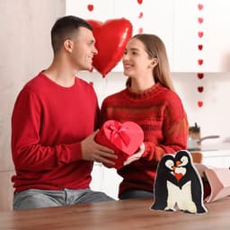 Houten Decoratie Pinguïn Liefdespaar Cadeau voor Jubileum en Valentijnsdag — thumbnail 3