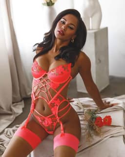 Luxe Neon Lingerieset Dames – Sexy Lingerie – Glow in the Dark – Blacklight Lingerie – UV Lingerie – 4-delige Set – Erotische Lingerie – Lingerie Erotisch – Festival Outfit – Madam Hommard – Exclusief – High End – Dare to Undress – S, M, L — thumbnail 7