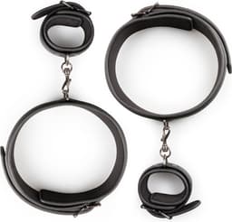 EasyToys - Thigh & Wrist Cuff Set - Duurzaam - Kunstleer - Bondagetouw - Handboeien Seks - BDSM - BDSM Toys - Rollenspel - Rollenspel Erotiek - Erotisch Spel - Handboeien Speelgoed - Zwart — thumbnail 4