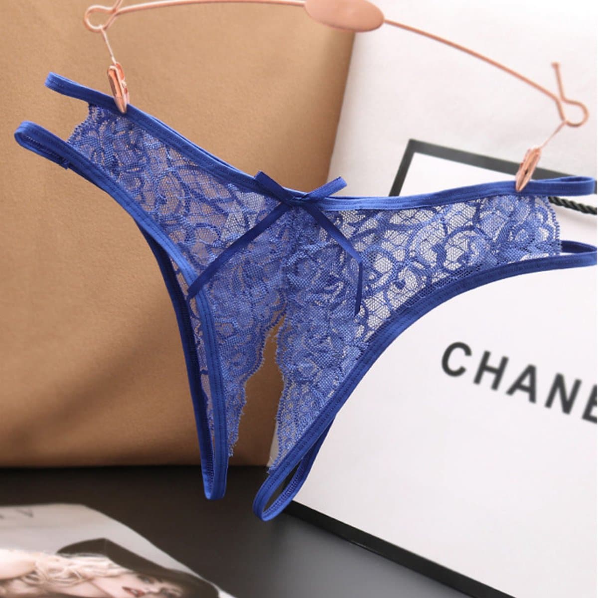 Sexy String met Open Kruis - Blauw - Ontwerp met Kant - Erotisch Design met Strik - One Size String - Dames Onderbroek - Lingerie / Ondergoed — afbeelding 1