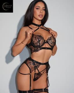 Luxe Lingerieset Dames – Sexy Lingerie – Erotische Lingerie Set – 4-delige Jarretelset – Zwart Kant – Beugel BH – High Waist Lingerie – Boudoir Set – Chique – High End – Madam Hommard – Exclusief – Cadeau Set – Dare to Undress – Maten XS, S, M, L, XL — thumbnail 1