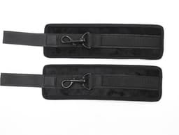 Banoch Cuffs & Blindfold | Zachte BDSM Handboeien met Klittenband | Zwart | Comfortabel & Verstelbaar | Inclusief oogmasker | bondage — thumbnail 12
