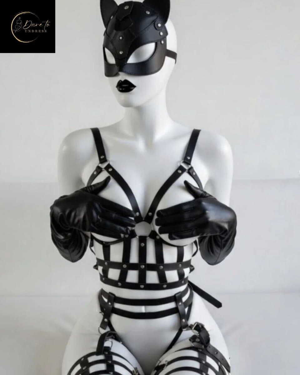 Sexy Lingerieset – Complete Bondageset – Inclusief Masker, Body, Jarretelgordel met Been Straps – Zwart – BDSM – Fetish Lingerie – PU Leer – B.I.T.C.H. – Wasteland – Sexy Lingerie – Kinky Lingerie – Erotische Lingerie – Dare to Undress – One Size — afbeelding 1