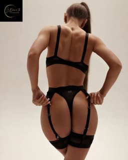 Luxe Lingerieset Dames – Sexy Lingerie – Erotische Lingerie Set – 4-delige Jarretelset – Zwart Kant – Beugel BH – High Waist Lingerie – Boudoir Set – Chique – High End – Madam Hommard – Exclusief – Cadeau Set – Dare to Undress – XS, S, M, L — thumbnail 4