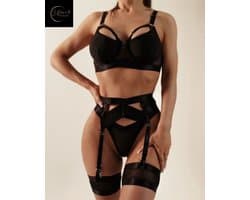 Luxe Lingerieset Dames – Sexy Lingerie – Erotische Lingerie Set – 4-delige Jarretelset – Zwart Kant – Beugel BH – High Waist Lingerie – Boudoir Set – Chique – High End – Madam Hommard – Exclusief – Cadeau Set – Dare to Undress – XS, S, M, L