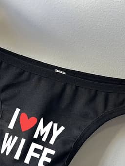 Sexy Zwarte Heren String – Lage Taille, Ademend Ondergoed met I Love My Wife Print — thumbnail 3