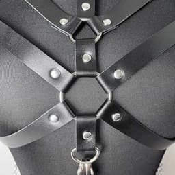 Leather Look Harnas met Ketting - Dames Lingerie - BDSM - Verstelbaar - Topje - Festival - Seks — thumbnail 4