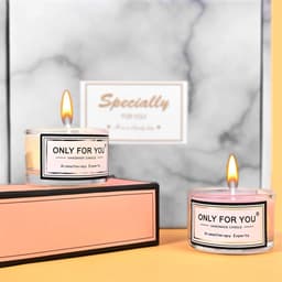 Sentimentele Geschenkset voor Vrouwen: Wijnbeker, Geurkaars en Warme Sokken — thumbnail 2