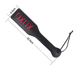 Zeloria PU Leren Paddle met “XOXO” – Zwarte Spanking Paddle met Polsband – BDSM Accessoire voor Volwassenen — thumbnail 4