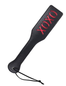 Zeloria PU Leren Paddle met “XOXO” – Zwarte Spanking Paddle met Polsband – BDSM Accessoire voor Volwassenen — thumbnail 1