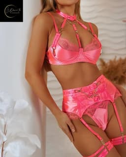Luxe Lingerieset Dames – Lingerie Erotisch – Sexy Lingerie – 4-delige set – Roze Kant & Satijn – Lingerie Setje – Verleidelijke BH met Jarretels & String – Sexy Lingerie – Chique – Luxe –Boudoir Look – Kinky – Erotisch – Maat XS/S, M, L, XL — thumbnail 1