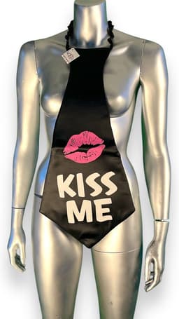 Kiss Me Stropdas XXL - Humoristisch en Gedurfd Feestaccessoire — thumbnail 1