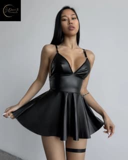 Latex Wetlook Sexy Jurkje – Lingerie Erotisch – Zwart – Lingerie Setje – Luxe Lingerieset – Leren PU Lingerie Jurkje – Leatherlook – Verleidelijk & Mysterieus – Inclusief Chocker – Kinky – BDSM – Festival Outfit – Clubwear – Wasteland – S, M, L, XL — thumbnail 2