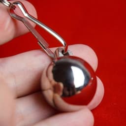 Oneay Tepelklemmen met Ketting – Verzwaarde Tepelklemmen met Bel – BDSM Lichaamsklemmen voor Vrouwen en Mannen – Niet-Piercing Body Sieraden – Verstelbare Nipple Clamps met Gewicht Ballen – Erotische Accessoires voor Stellen (Zilver) — thumbnail 3