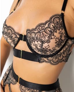 Luxe Lingerieset Dames – Lingerie Erotisch – Sexy Lingerie – 4-delige set – Zwart Kant – Lingerie Setje – Verleidelijke BH met Jarretels & Hoge Taille String – Sexy Lingerie – Chique – Luxe –Boudoir Look – Kinky – Erotisch – Maat XS/S, M, L, XL — thumbnail 5