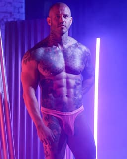 SUKREW Sheer Low-rise Thong Elect Pink - MAAT XL - Erotisch Heren Ondergoed - String voor Man - Sexy mannen String — thumbnail 2