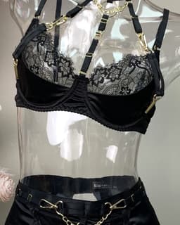 Luxe Lingerieset Dames – Lingerie Erotisch – Sexy Lingerie – 4-delige set – Zwart Kant & Satijn – Lingerie Setje – Verleidelijke BH met Jarretels & String – Sexy Lingerie – Chique – Luxe –Boudoir Look – Kinky – Erotisch – Maat XS/S, M, L, XL — thumbnail 4