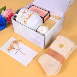 Sentimentele Geschenkset voor Vrouwen: Wijnbeker, Geurkaars en Warme Sokken — thumbnail 5
