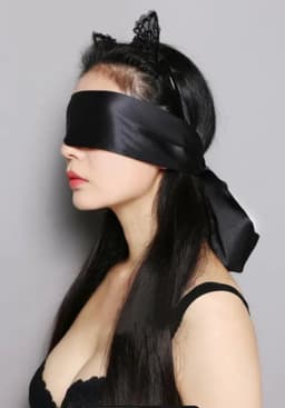 Satijn Blindfold en Bondage in 1 - Zwarte Satijnen Blindfold & Bondage Strap – Voor Een Spannende Nacht Vol Verleiding - kleur Zwart — thumbnail 4