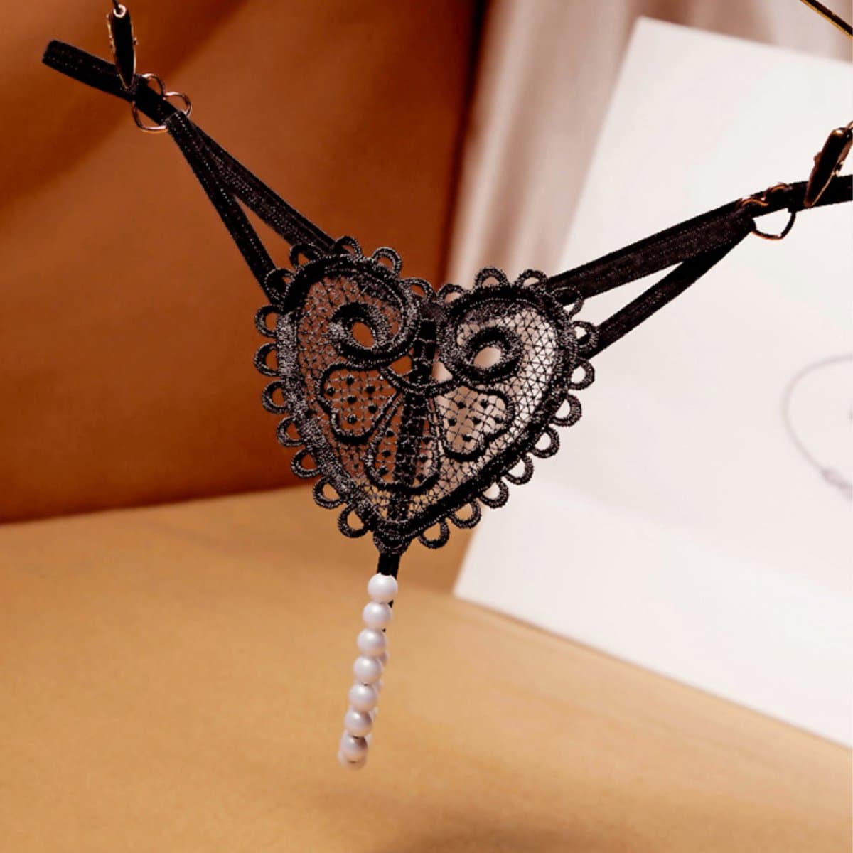 Sexy String met Parels - Kralen - Zwart - Erotisch Design met en Hart op Achterkant - One Size String - Dames Onderbroek - Lingerie / Ondergoed — afbeelding 1