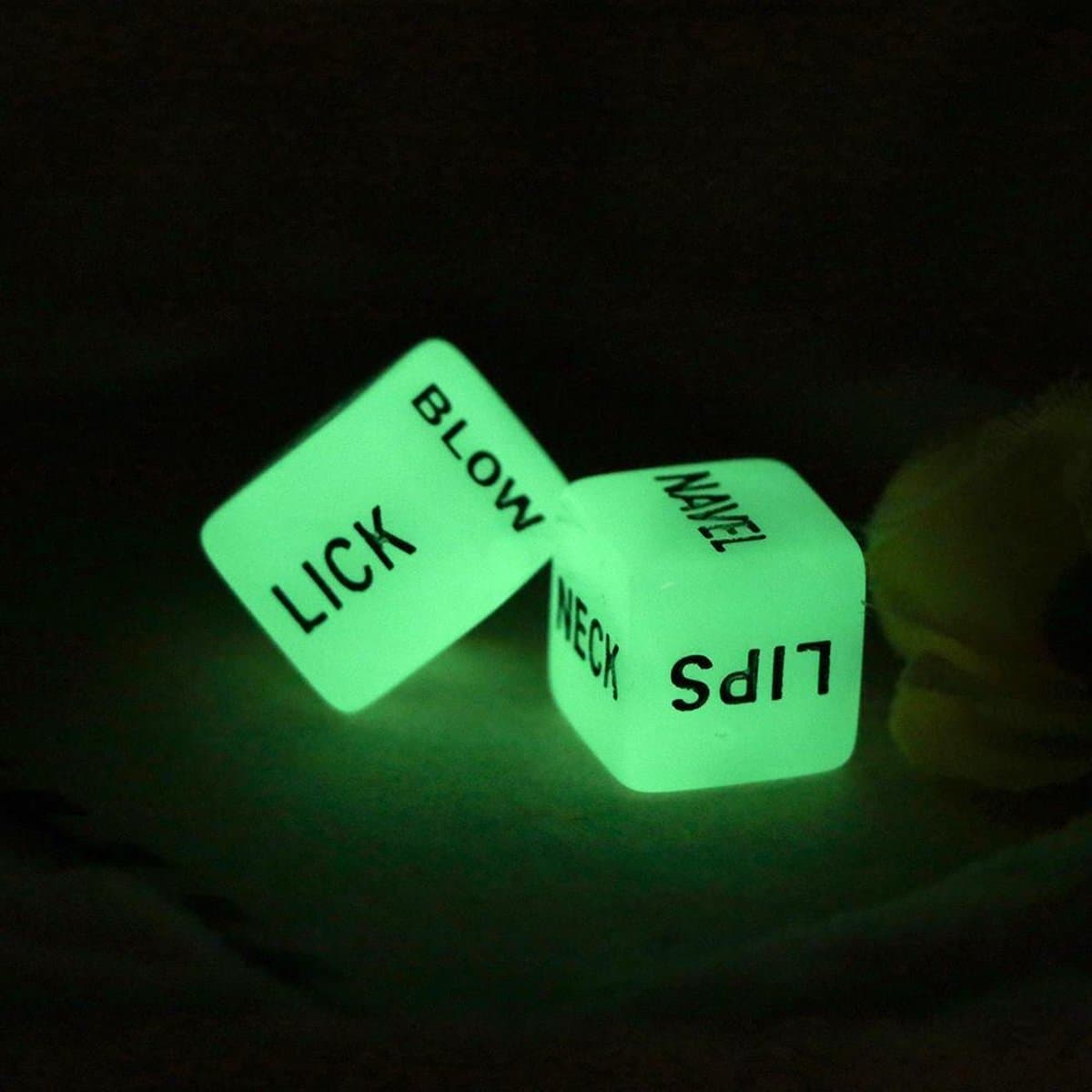 Erotische dobbelstenen - Glow in the Dark - 2 dobbelstenen - Voorspel - Seks - Sex - Relatie - Spannend - Kamasutra- Erotisch - Erotiek - Dobbelsteen — afbeelding 1